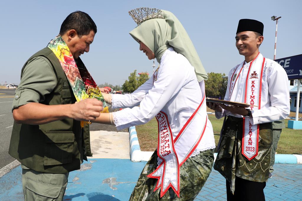Kepala BNPB meninjau penanganan kebakaran hutan dan lahan di Kalimantan Selatan.